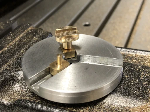 06 Fitting jaws into the guide