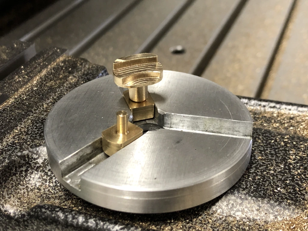 06 Fitting jaws into the guide